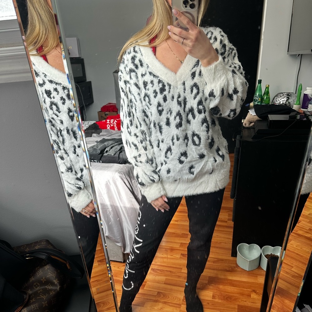 PARKHURST Fluffy White Cheetah Print Sweater Small